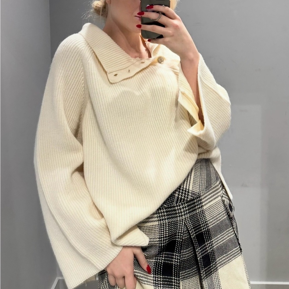 Cream/ivory sweater wide arms with crystal buttons
